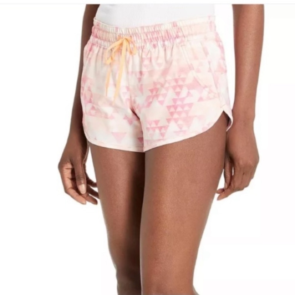 Columbia Women Bogata Bay Stretch Printed Hiking Shorts, Peach Blossom/Distant